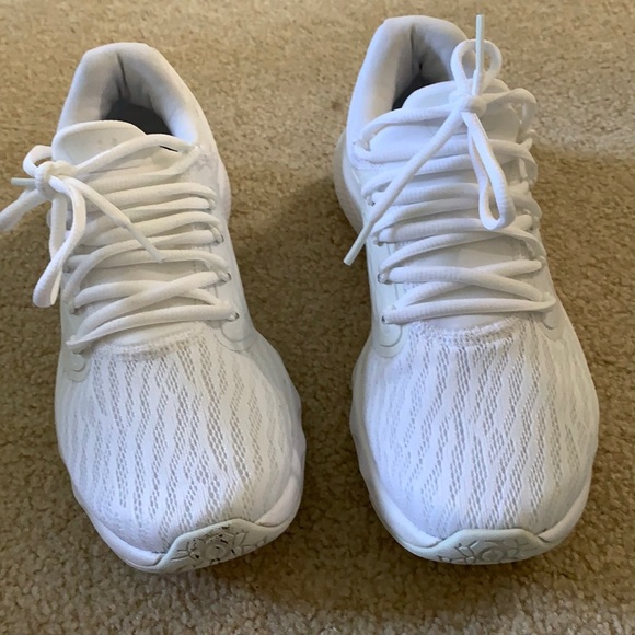 Under Armour Shoes - COPY - Size 7, white, sneakers